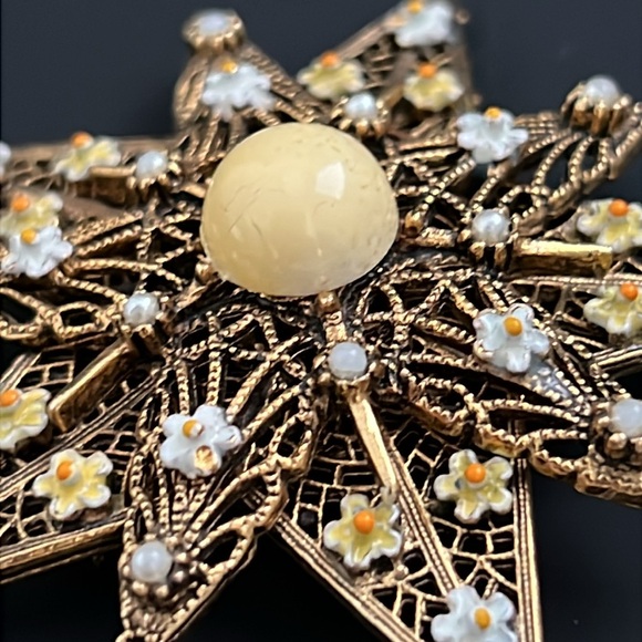 Vintage Pin Collection - Picture 3 of 6